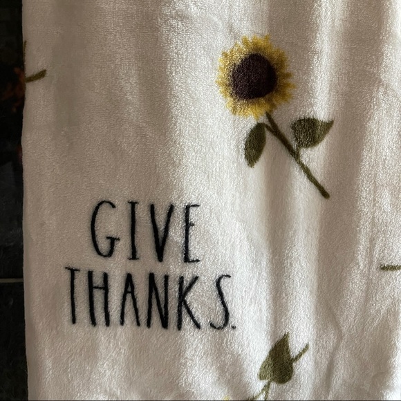 Rae Dunn - GIVE THANKS - blanket - Picture 2 of 3
